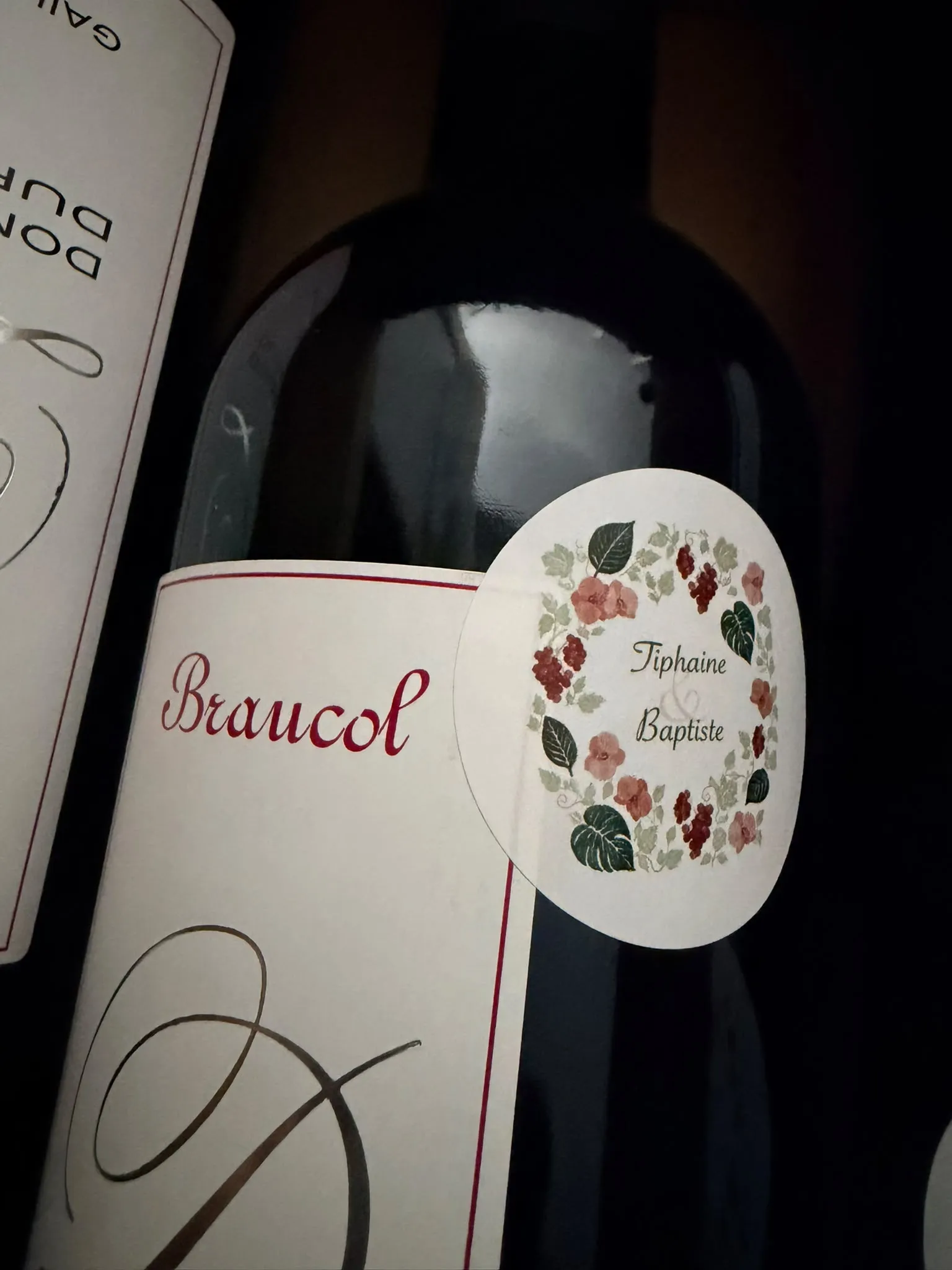 Détail d’une bouteille personnalisée Tiphaine & Baptiste